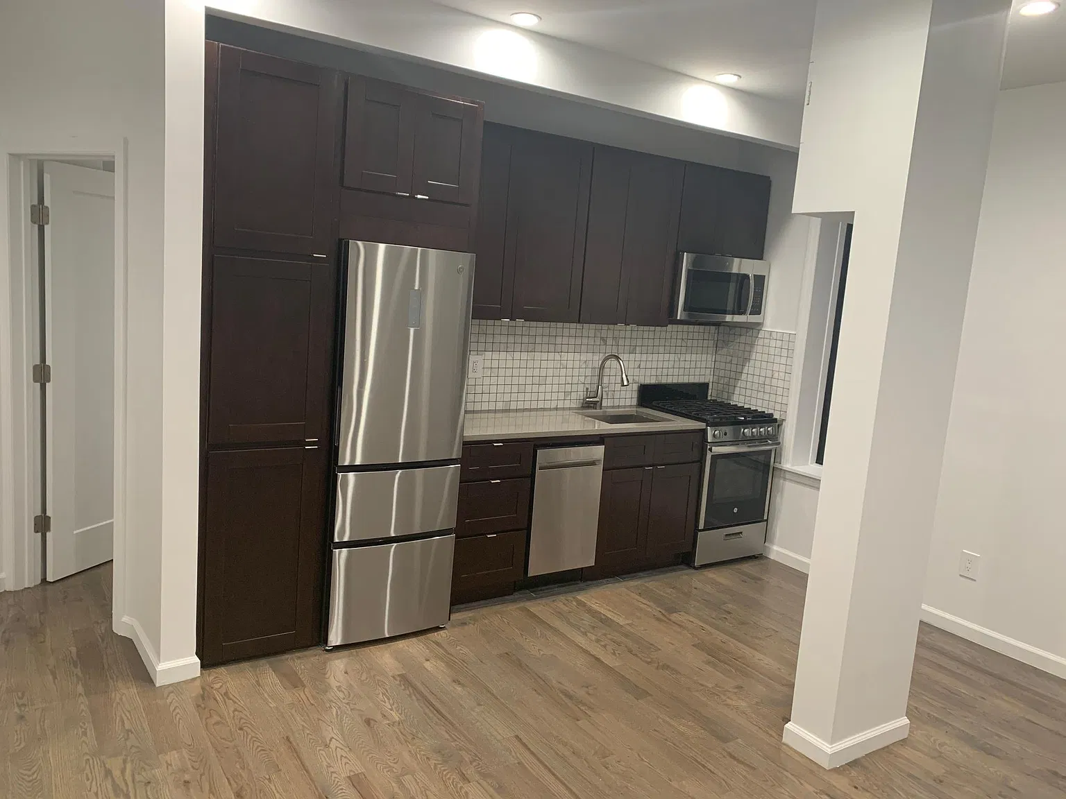 4 bed, $1,100 — Photo 1