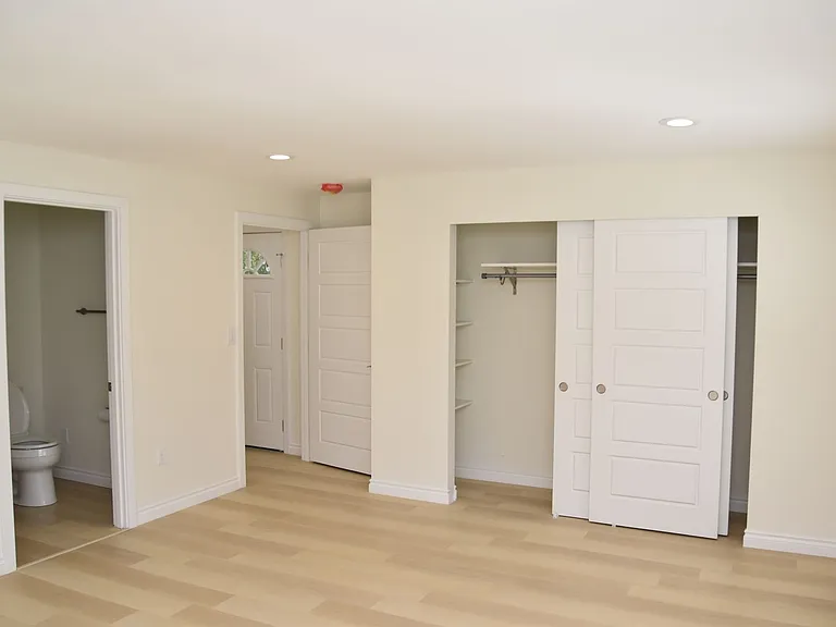 5724 Hillcrest Dr SW — Photo 3