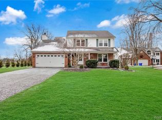 5558 Oakwood Dr, North Tonawanda, NY 14120