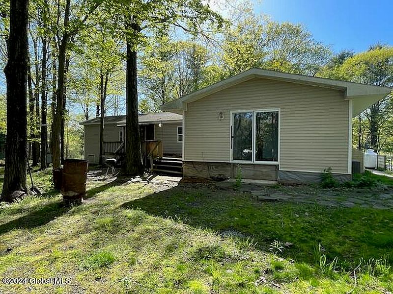 3rd image of 32 Gayhead Earlton Road