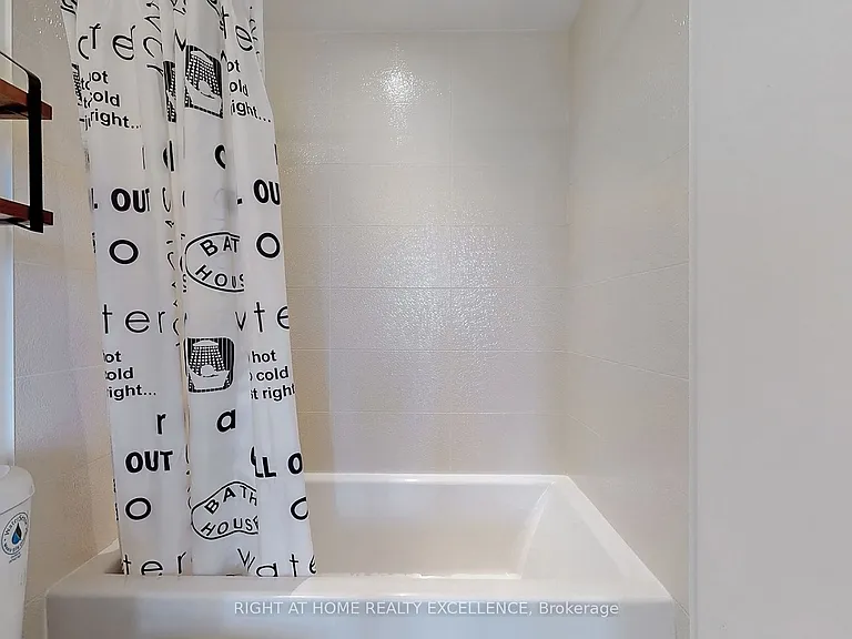 10 York St #2203 — Photo 23