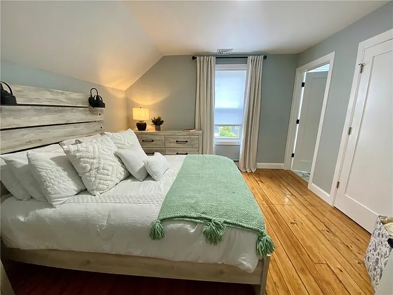 18 Hall Ave — Photo 8