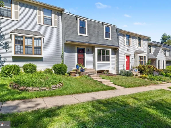 27 Aldridge Ct, Sterling, VA 20165