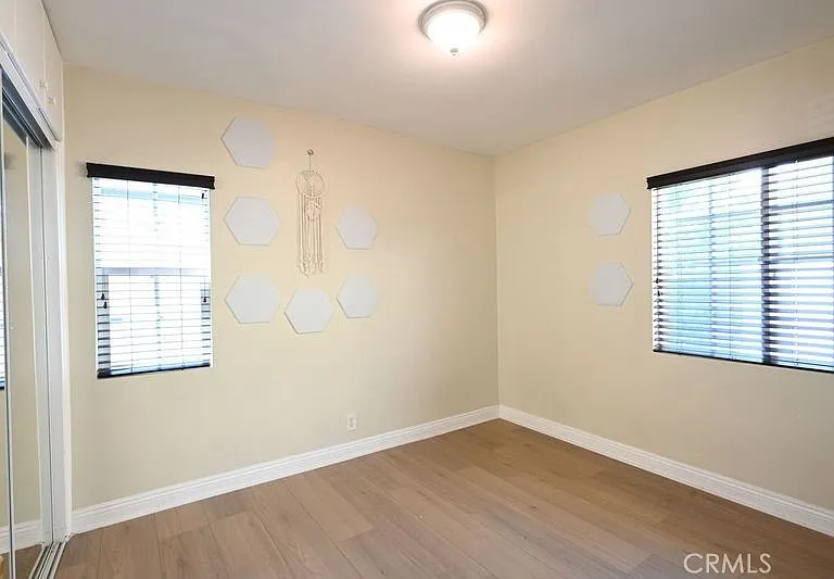 6437 Enfield Ave — Photo 27