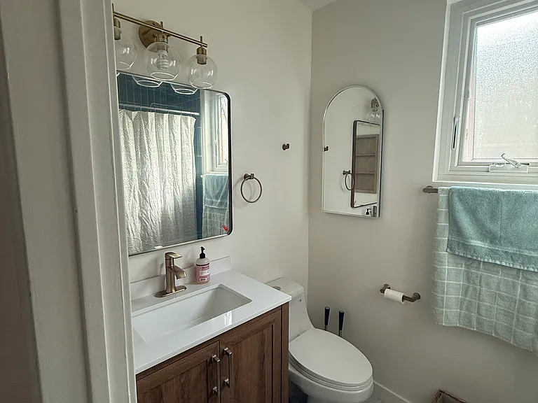 2529 Abbot Kinney Blvd #1/2 — Photo 9