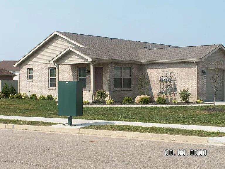 2240 Morning Glory Cir — Photo 32
