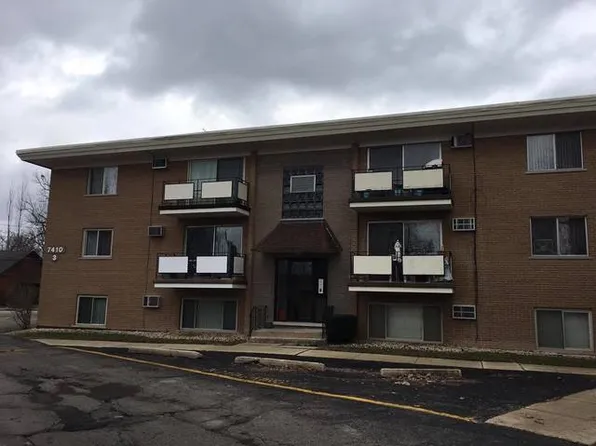 7410 W 111th St APT 310, Worth, IL 60482