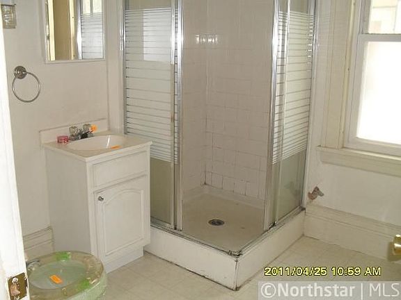 5th image of 418 Newton Ave N