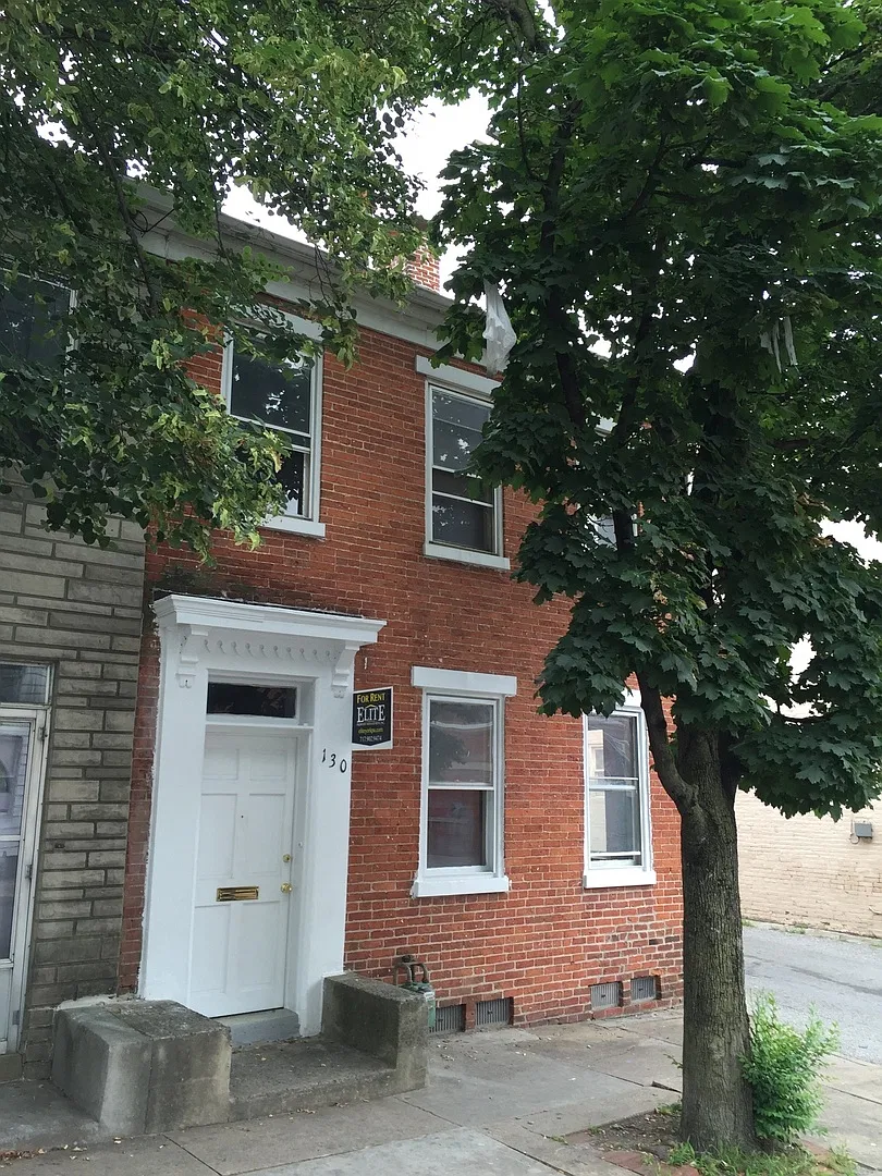 Spacious 3 Bedroom House, Yard- York City SD — Photo 1