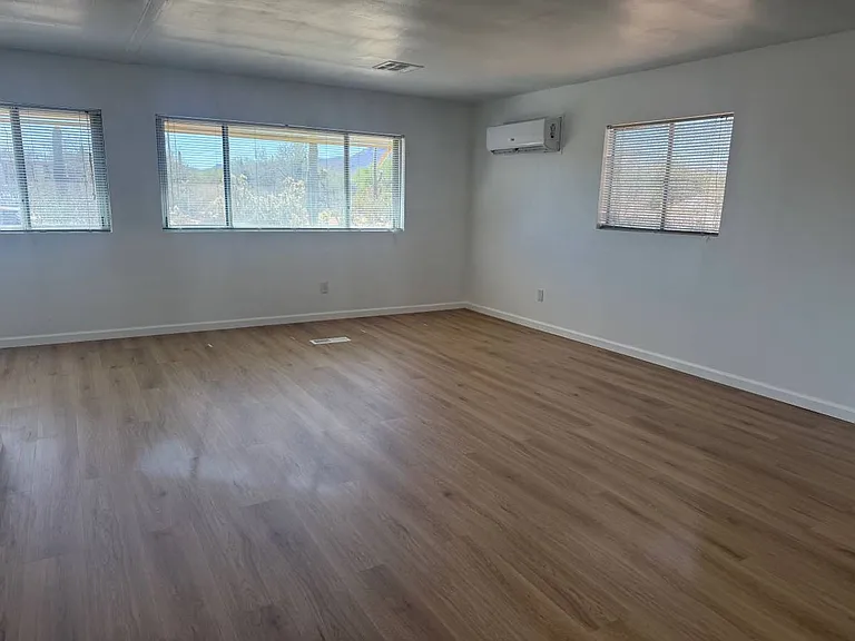 6820 N Blue Blvd — Photo 4