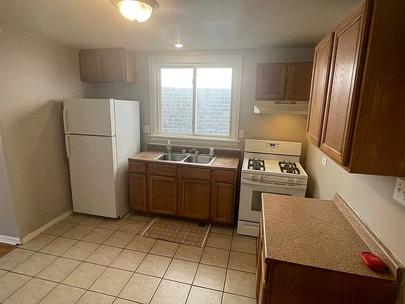 3rd image of 4905 W Van Buren St #2