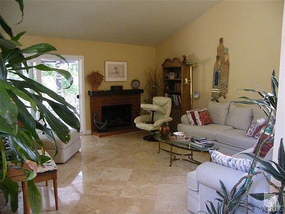 3rd image of 825 N Shadow Lake Dr