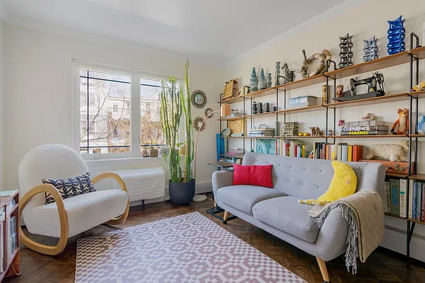 Living room, photo 2