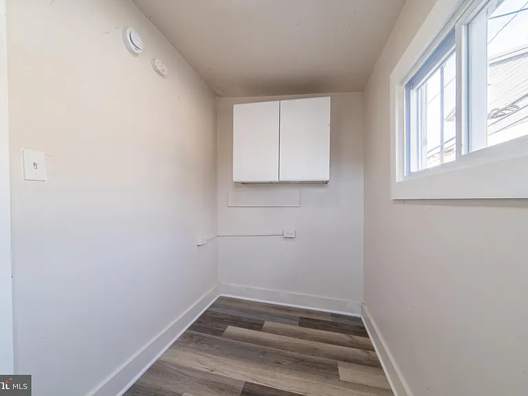 21 N Laclede Pl — Photo 2