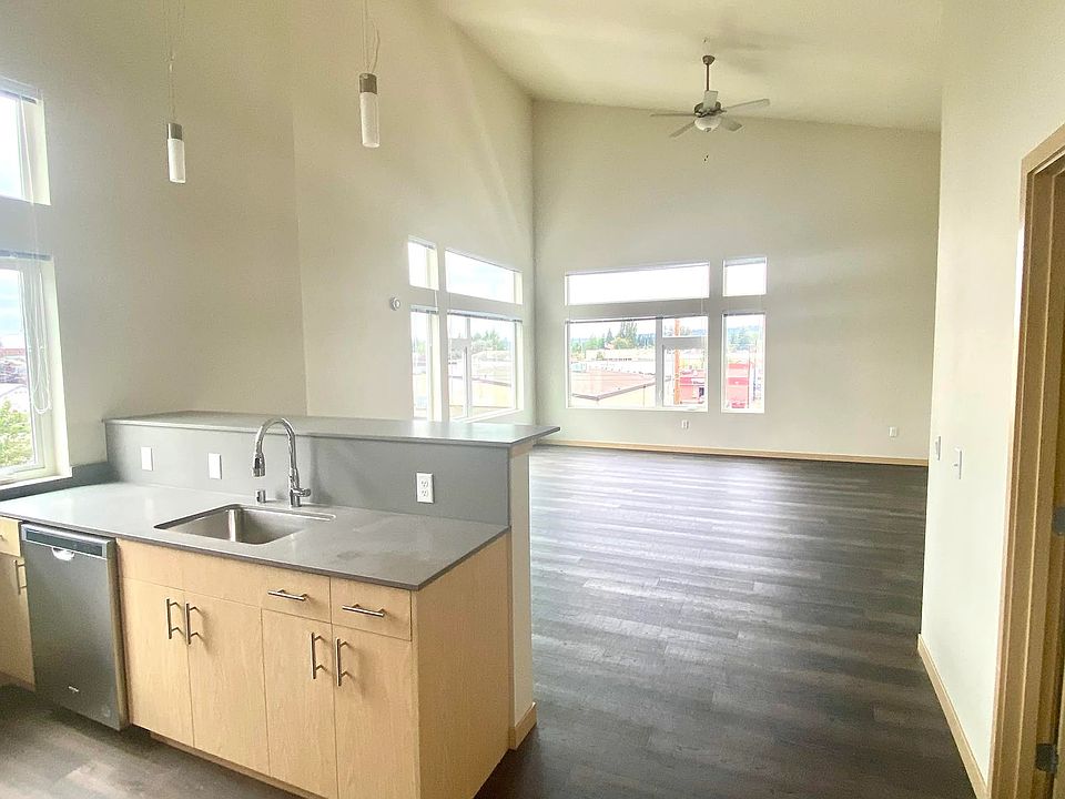 1st image of 1060 Columbia Ave #16489637