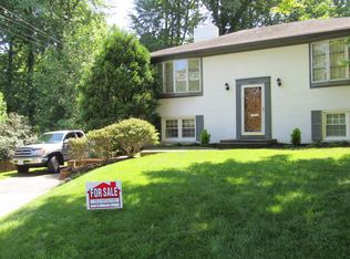 10605 Springmann Dr, Fairfax, VA 22030