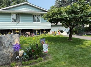 1935 Warbler Ln, Saint Paul, MN 55119