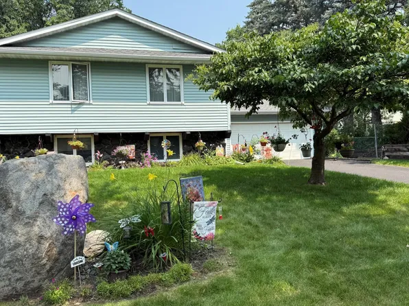 1935 Warbler Ln, Saint Paul, MN 55119