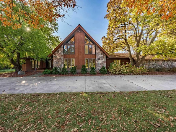 3839 Napier Rd, Plymouth, MI 48170