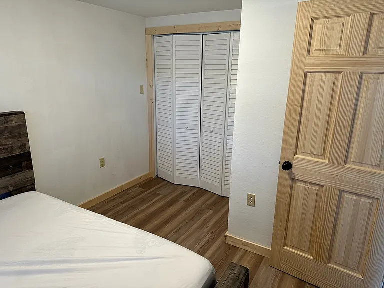811 W Lorraine Ave #6 — Photo 5