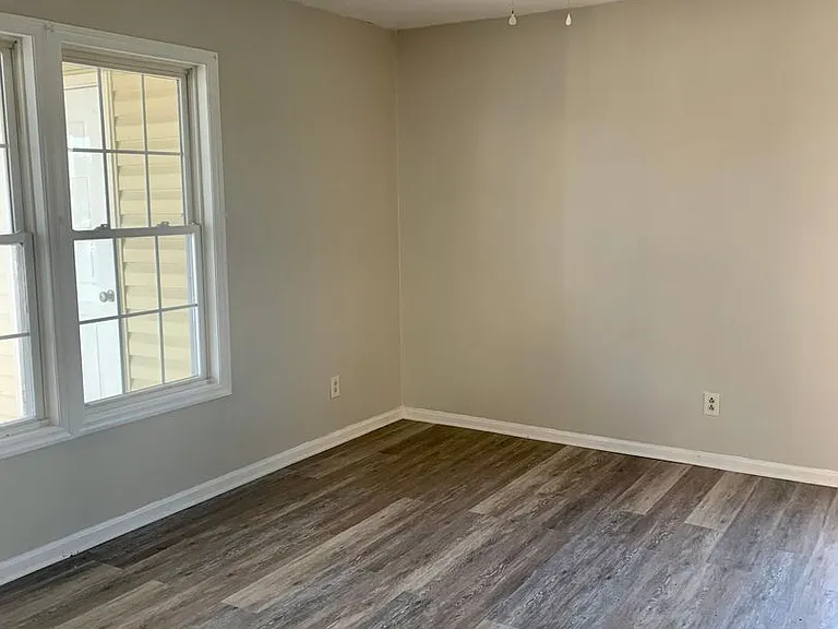1202 Bay St — Photo 9