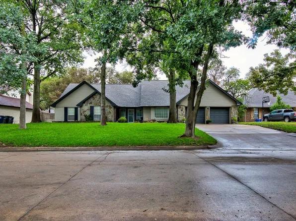 4017 Country Club Dr, Enid, OK 73703