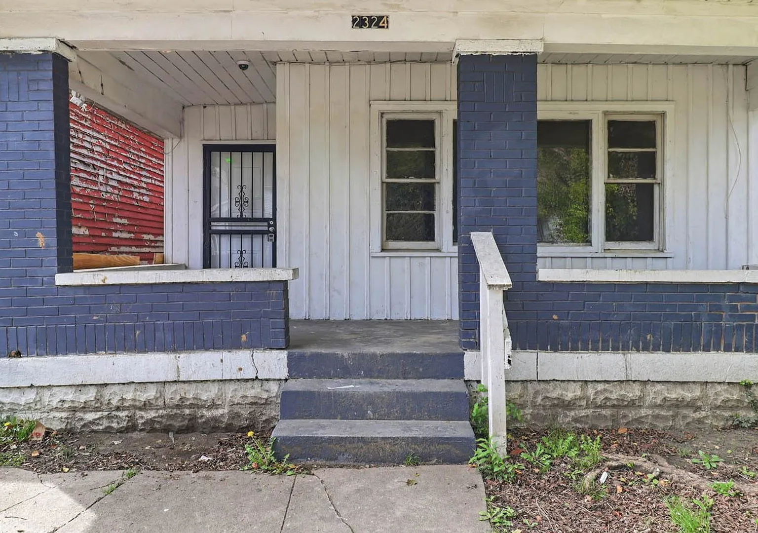 Freshly Renovated 4 Bedroom Home — Photo 3