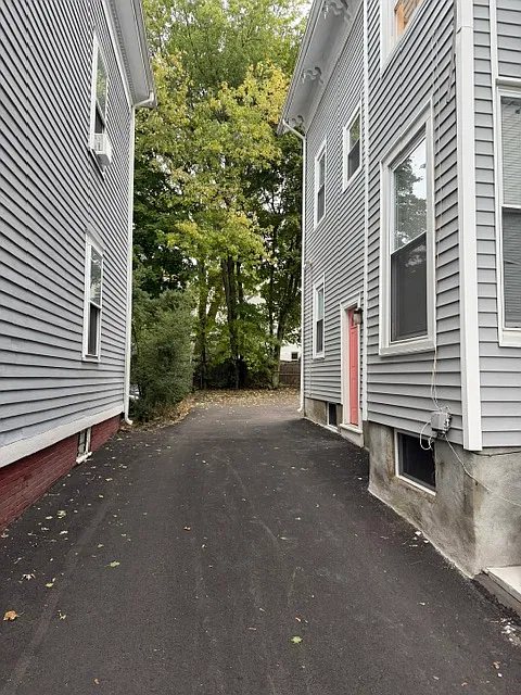 3 bed, 1250 sqft, $2,575 — Photo 3