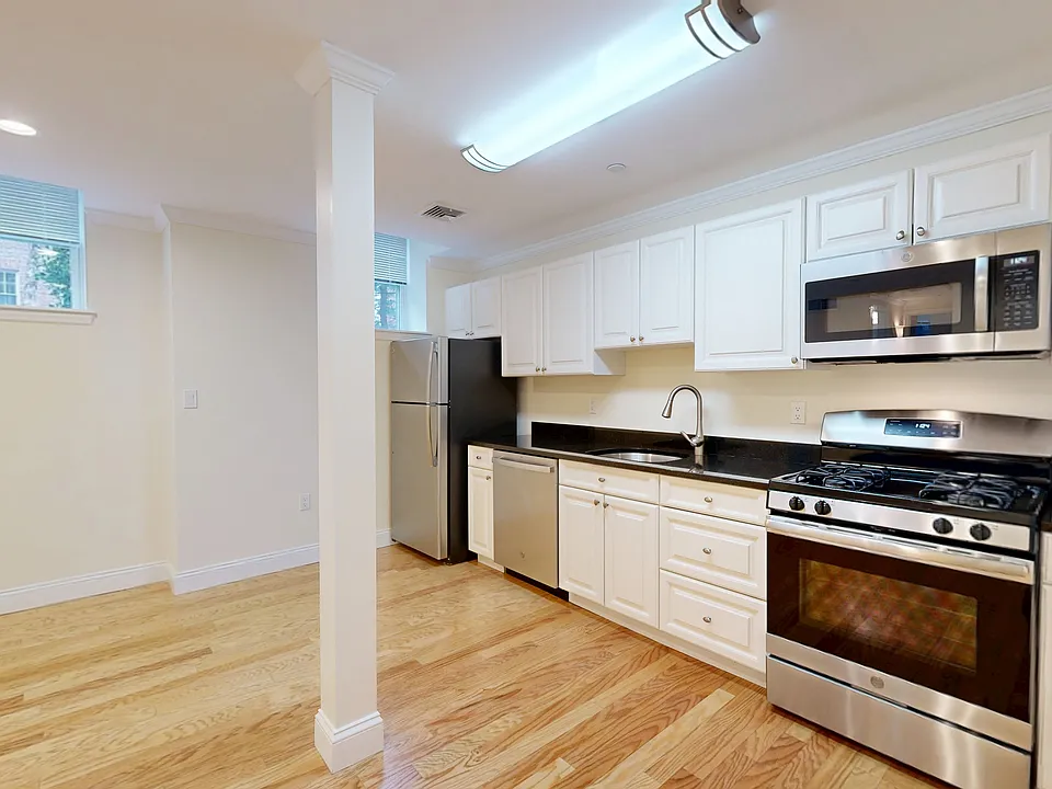 18 Chauncy St #16A
