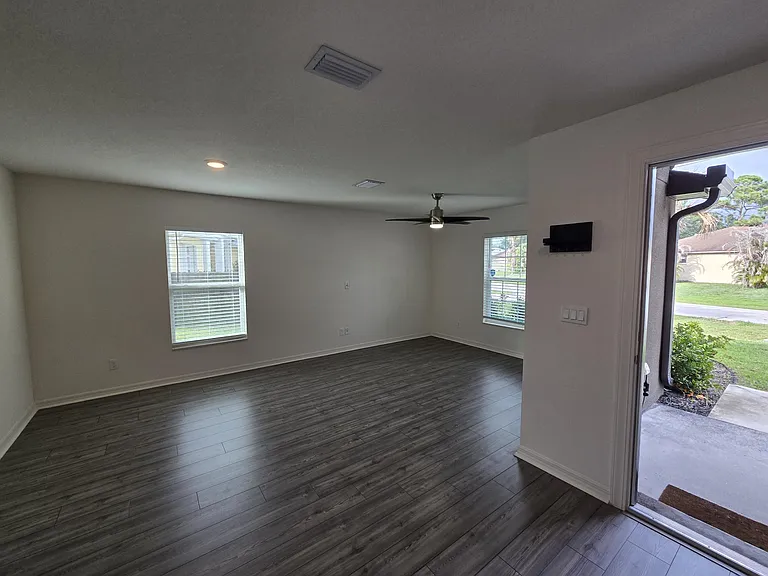2198 SW Algiers St — Photo 18