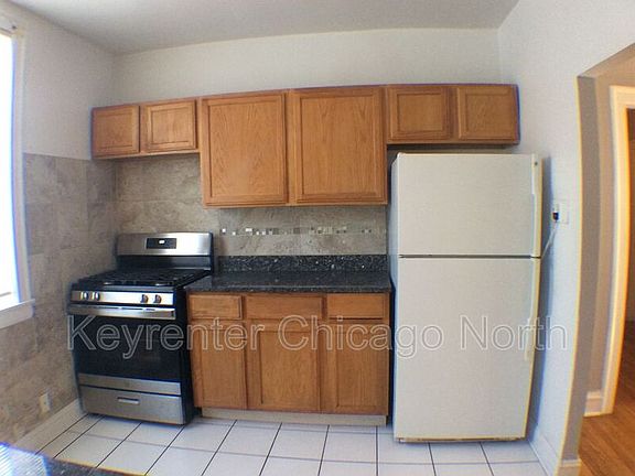 3rd image of 6343 N Oakley Ave #2E