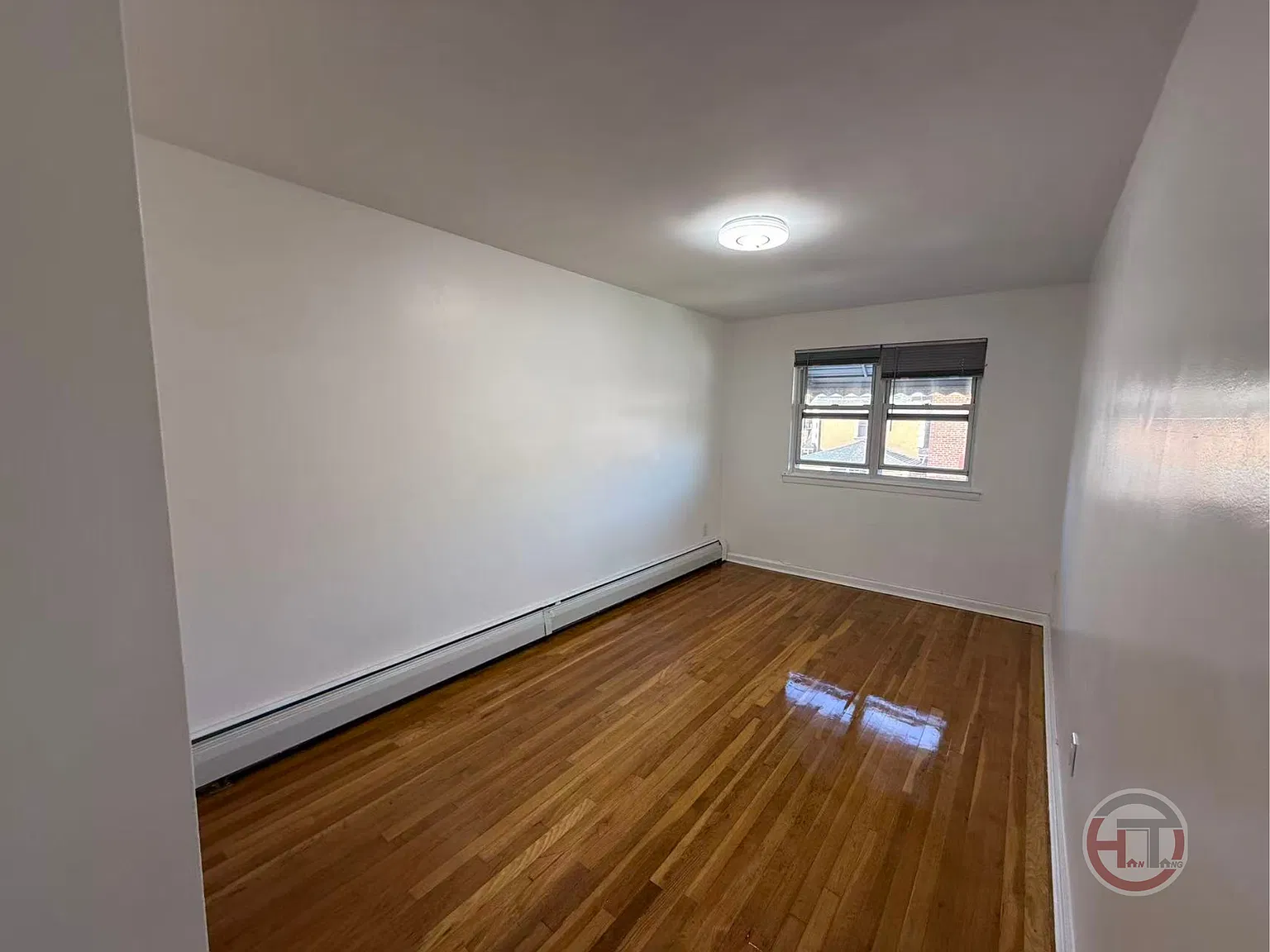 3 bed, 1000 sqft, $3,000 — Photo 1