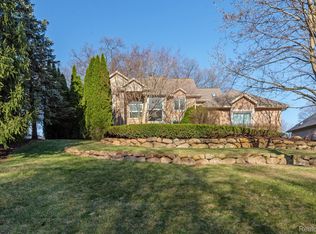6060 Turnberry Dr, Commerce Township, MI