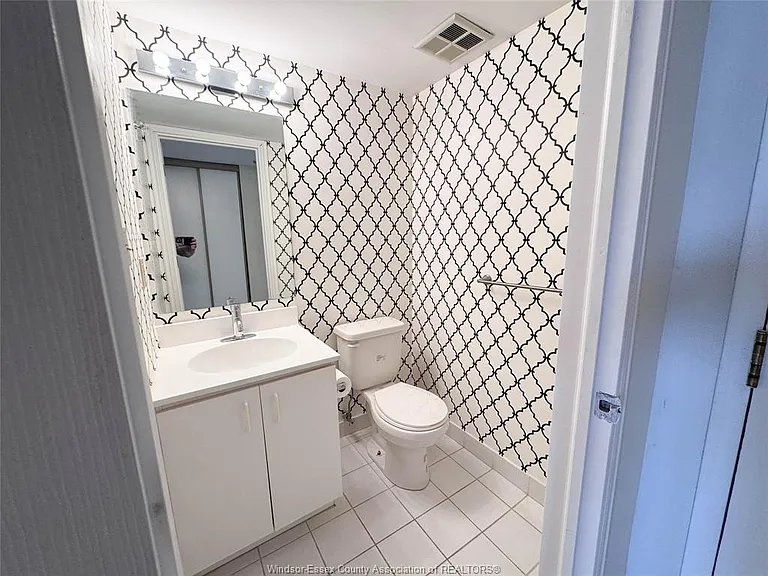 75 Riverside Dr E #406 — Photo 8