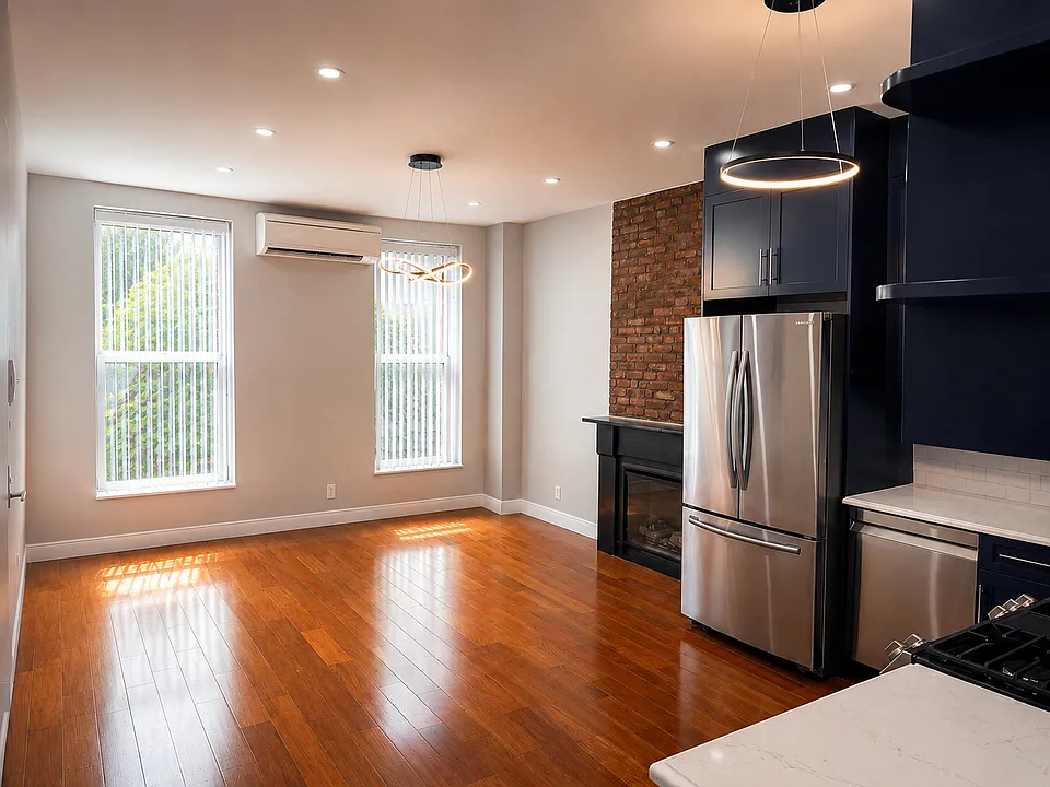 736 4th Ave #1