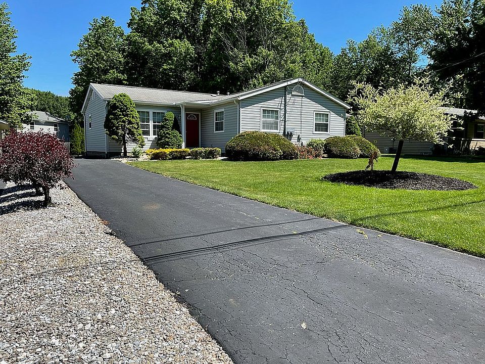 Deep landscaped setback 