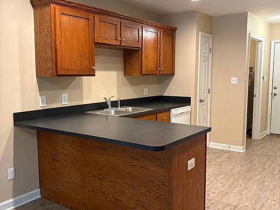 4th image of 534 Collins Dr