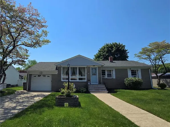 25 Rotary Dr, Johnston, RI 02919