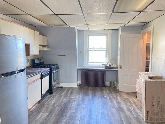 4th image of 135-139 E Squantum St #2