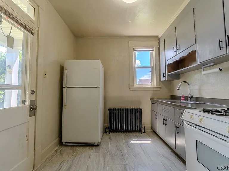 222 Strayer St — Photo 10