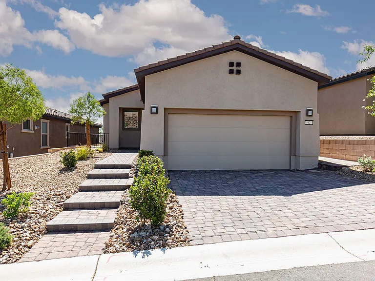 92 Stone Bluff Ln — Photo 2