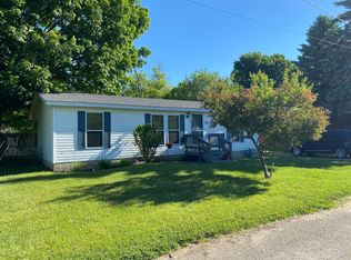 92 Taylor St, Quincy, MI 49082