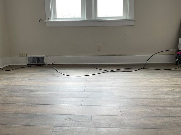 4th image of 2507 Collins St #2