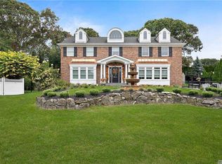 40 Townline Ct, Hauppauge, NY 11788