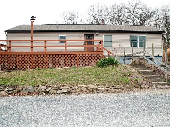 196 Oak Knoll Rd, Hookstown, PA 15050