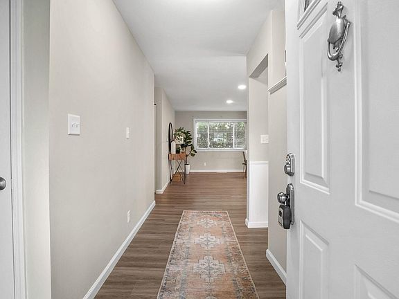 4th image of 176 Lansdowne Ave