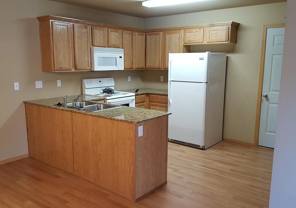 1st image of 3303 SW Deerfield Blvd #1