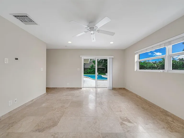 4021 Bayview Dr — Photo 23