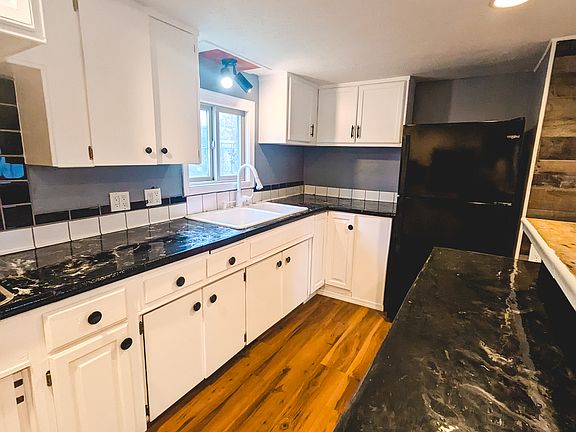 2nd image of 5314 W Sunset Hwy APT 33