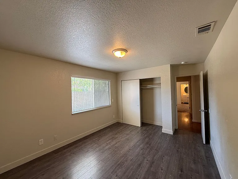 2054 Hyannis Cir — Photo 15